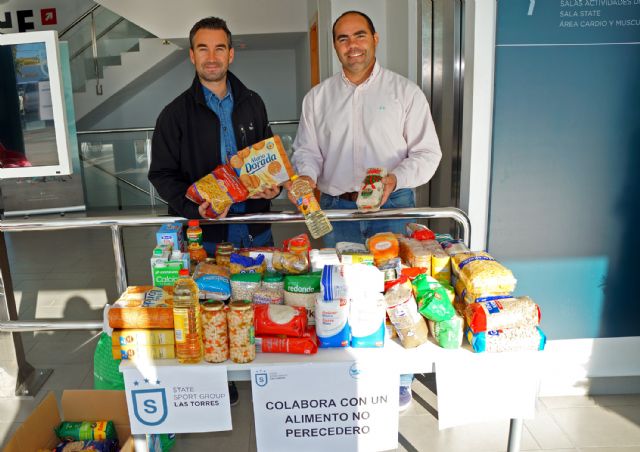 El 'State Sport Las Torres' recoge comida para el Banco de Alimentos