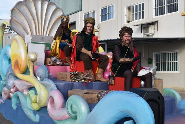 Los pajes de los Reyes Magos recorren barrios y pedanías como anticipo a la llegada de sus 'jefes'