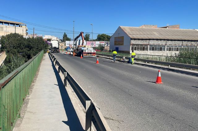 El Ayuntamiento torreño arregla el puente de La Florida