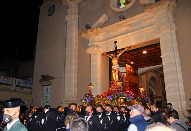 La ilusión del reencuentro pudo al mal tiempo y la procesión del Silencio cumplió con su cita con la Semana Santa