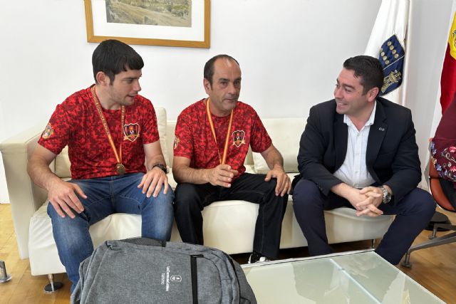 El alcalde Noguera recibe a los miembros del Atlético Torreño que fueron bronce nacional con la selección murciana de fútbol inclusivo